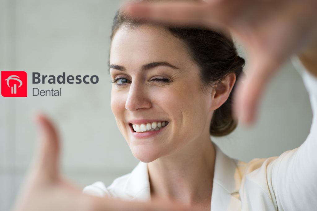 Foto-mulher-sorrindo-bradesco-dental-1024×683